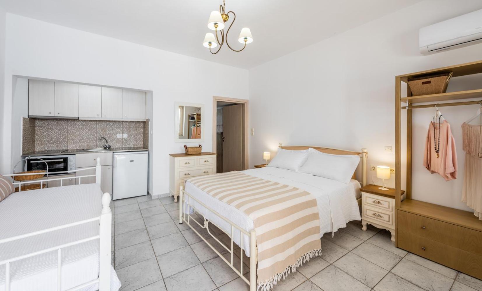 Anemi Suites Adamantas  Zimmer foto