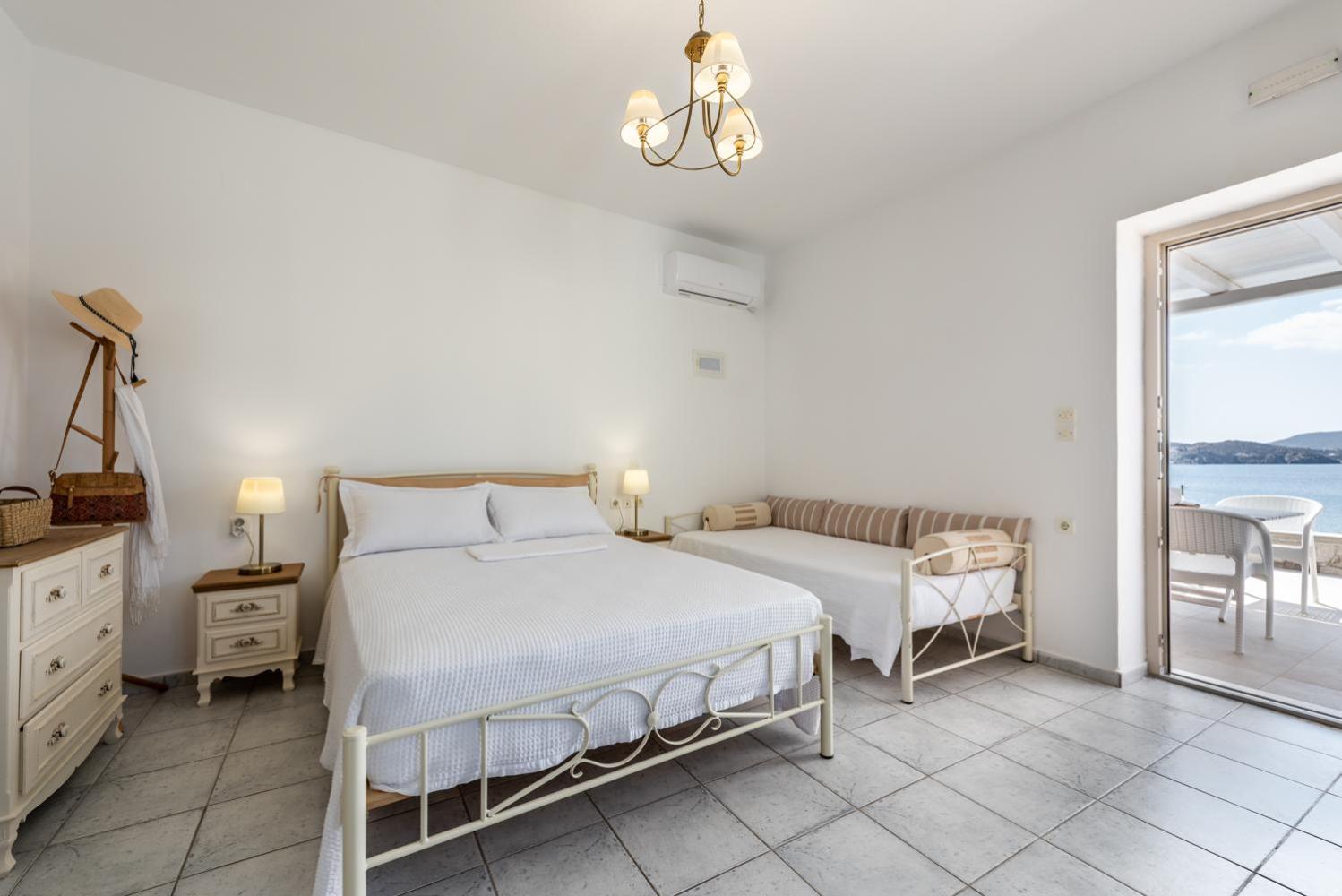 Anemi Suites Adamantas  Zimmer foto