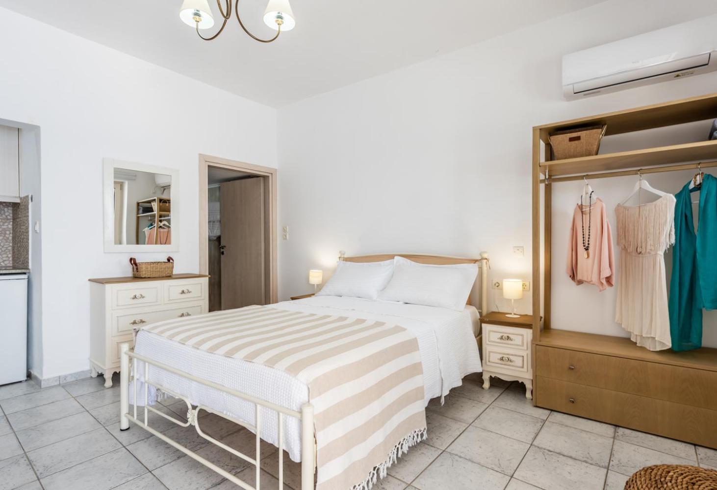 Anemi Suites Adamantas  Zimmer foto